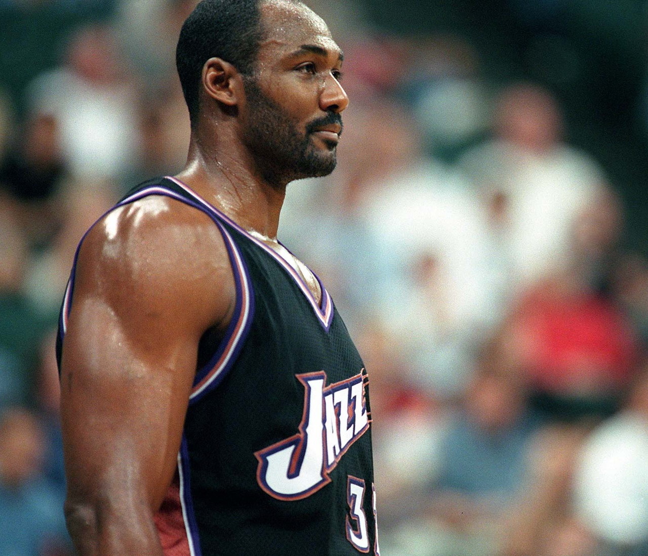 首尔FC前场的配合，禁区外又是一脚绵软无力的射门！颜骏凌轻松化解了！对方投诉手球，裁判没有理会